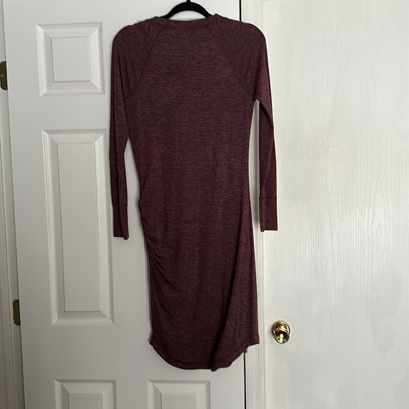 Beautiful fitted Banana Republic burgundy dress size small Excellent pre love! - Picture 3 of 4